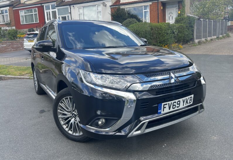 Mitsubishi Outlander 2.4h TwinMotor 13.8kWh Exceed Safety SUV 5dr Petrol Plug-in Hybrid CVT 4WD Euro 6 (224 ps)