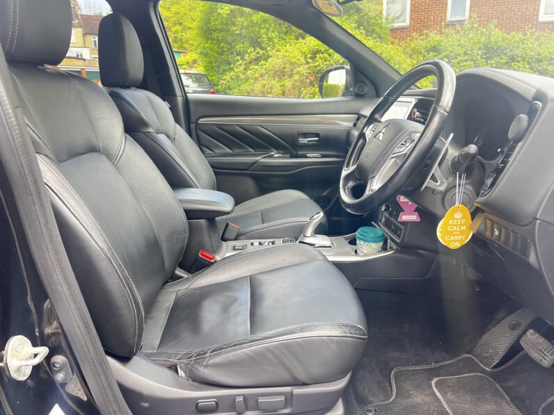 Mitsubishi Outlander 2.4h TwinMotor 13.8kWh Exceed Safety SUV 5dr Petrol Plug-in Hybrid CVT 4WD Euro 6 (224 ps)