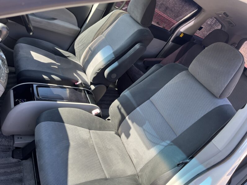 Toyota Estima 2006 White, 7 Seater, BC06OGL