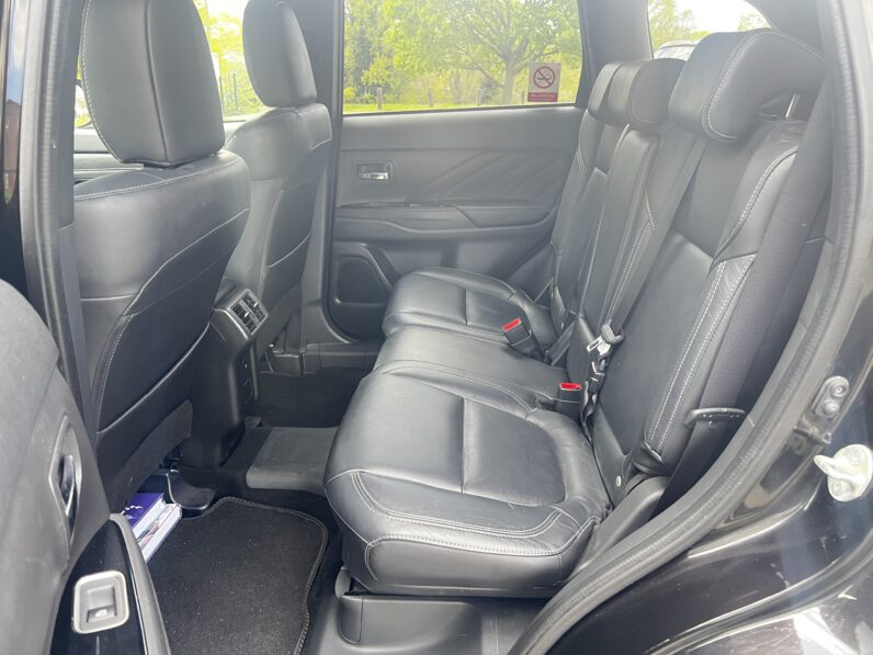 Mitsubishi Outlander 2.4h TwinMotor 13.8kWh Exceed Safety SUV 5dr Petrol Plug-in Hybrid CVT 4WD Euro 6 (224 ps)