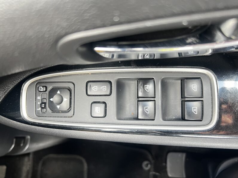Mitsubishi Outlander 2.4h TwinMotor 13.8kWh Exceed Safety SUV 5dr Petrol Plug-in Hybrid CVT 4WD Euro 6 (224 ps)