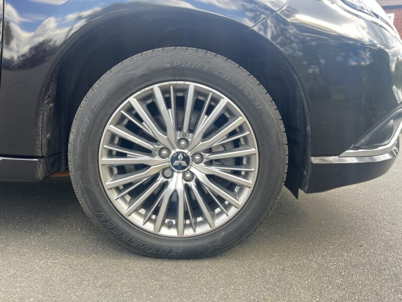 Mitsubishi Outlander 2.4h TwinMotor 13.8kWh Exceed Safety SUV 5dr Petrol Plug-in Hybrid CVT 4WD Euro 6 (224 ps)