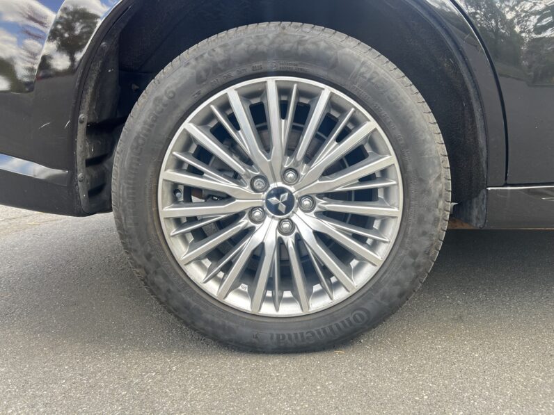 Mitsubishi Outlander 2.4h TwinMotor 13.8kWh Exceed Safety SUV 5dr Petrol Plug-in Hybrid CVT 4WD Euro 6 (224 ps)