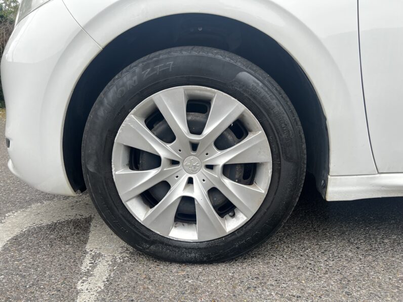 Peugeot 208 2013 White GU13YXJ ACCESS 3-Door Petrol 1.0 L Hatchback