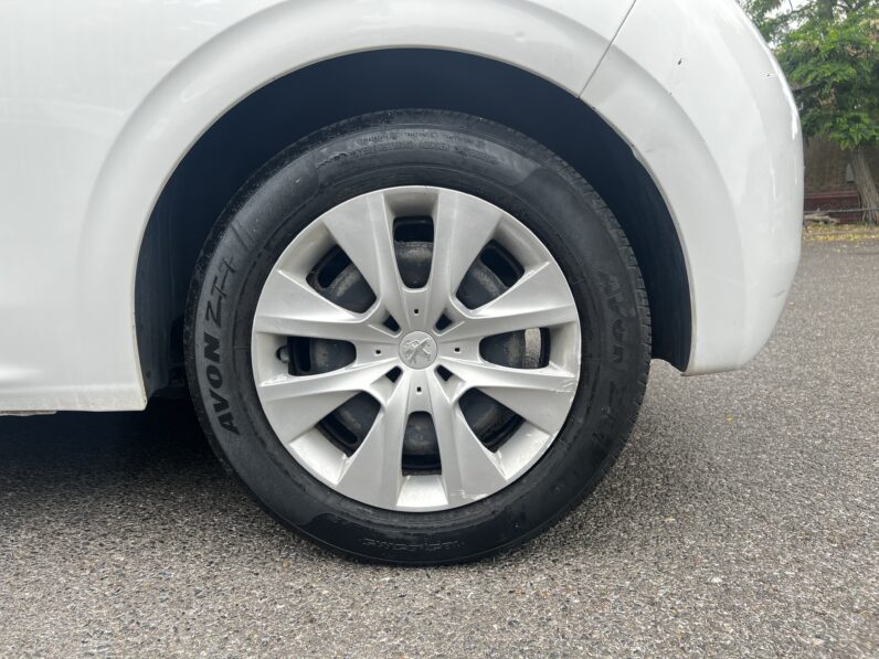 Peugeot 208 2013 White GU13YXJ ACCESS 3-Door Petrol 1.0 L Hatchback