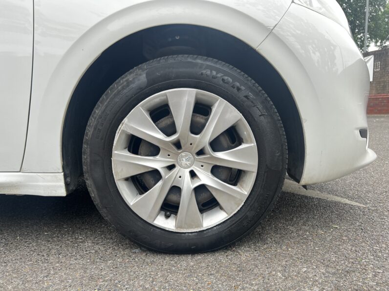 Peugeot 208 2013 White GU13YXJ ACCESS 3-Door Petrol 1.0 L Hatchback