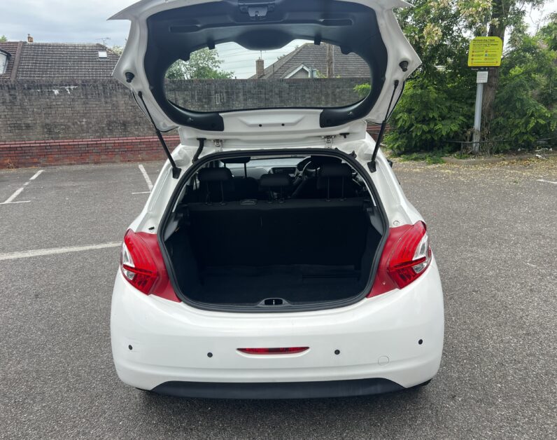 Peugeot 208 2013 White GU13YXJ ACCESS 3-Door Petrol 1.0 L Hatchback