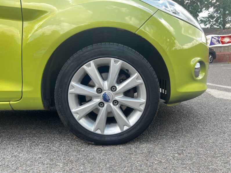 Ford Fiesta 2009 Green SL09NBE ZETEC 5-Door Hatchback