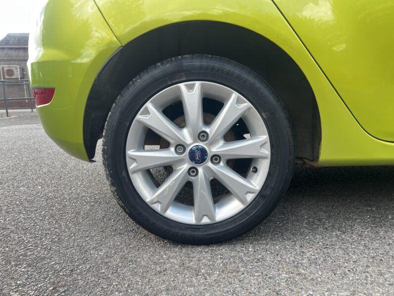 Ford Fiesta 2009 Green SL09NBE ZETEC 5-Door Hatchback