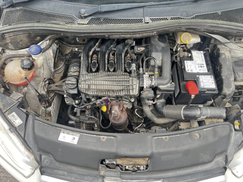 Peugeot 208 2013 White GU13YXJ ACCESS 3-Door Petrol 1.0 L Hatchback