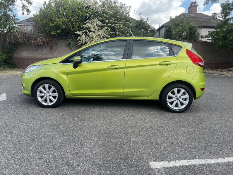 Ford Fiesta 2009 Green SL09NBE ZETEC 5-Door Hatchback