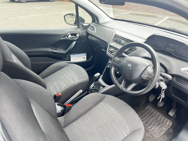 Peugeot 208 2013 White GU13YXJ ACCESS 3-Door Petrol 1.0 L Hatchback