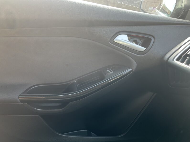 Ford Focus 1.0T EcoBoost Titanium Auto Euro 6 (s/s) 5dr