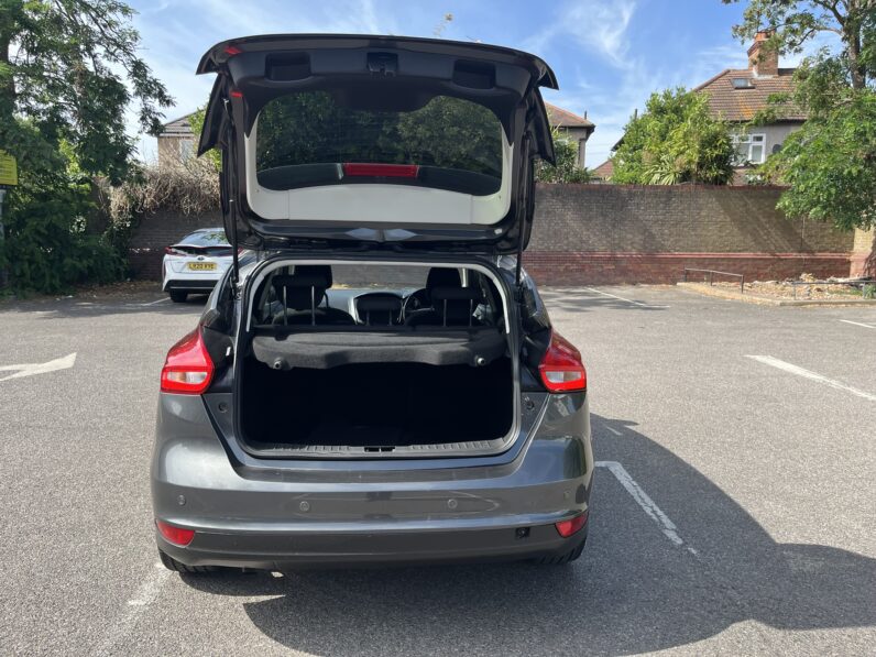 Ford Focus 1.0T EcoBoost Titanium Auto Euro 6 (s/s) 5dr