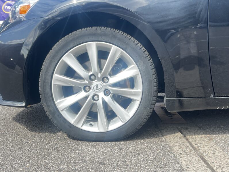 Lexus IS 2.5 300h Advance E-CVT Euro 6 (s/s) 4dr