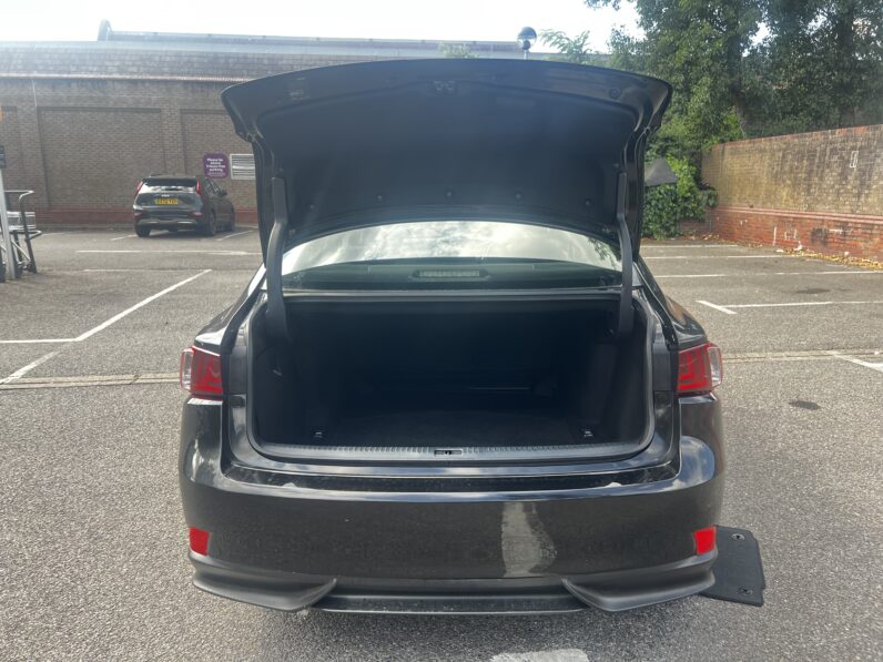 Lexus IS 2.5 300h Advance E-CVT Euro 6 (s/s) 4dr