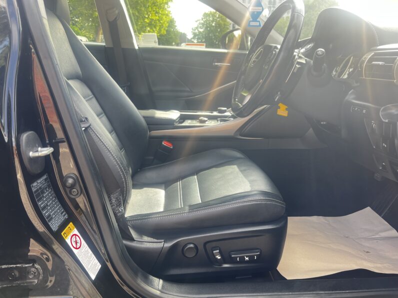 Lexus IS 2.5 300h Advance E-CVT Euro 6 (s/s) 4dr