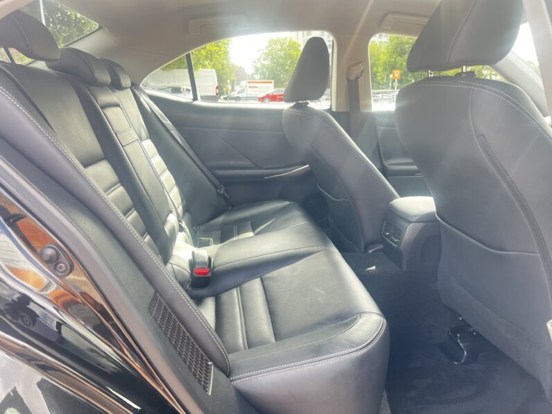 Lexus IS 2.5 300h Advance E-CVT Euro 6 (s/s) 4dr