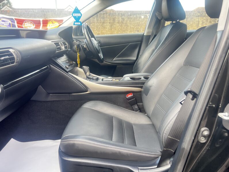 Lexus IS 2.5 300h Advance E-CVT Euro 6 (s/s) 4dr