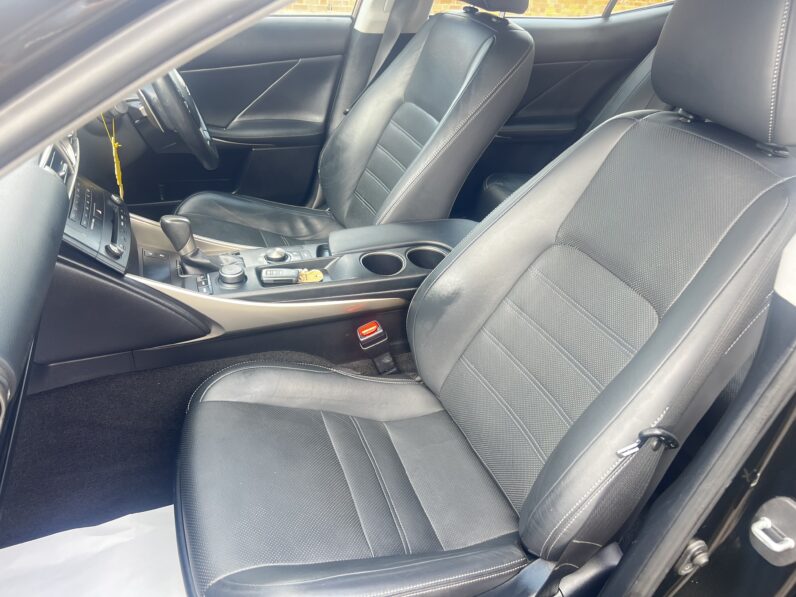 Lexus IS 2.5 300h Advance E-CVT Euro 6 (s/s) 4dr