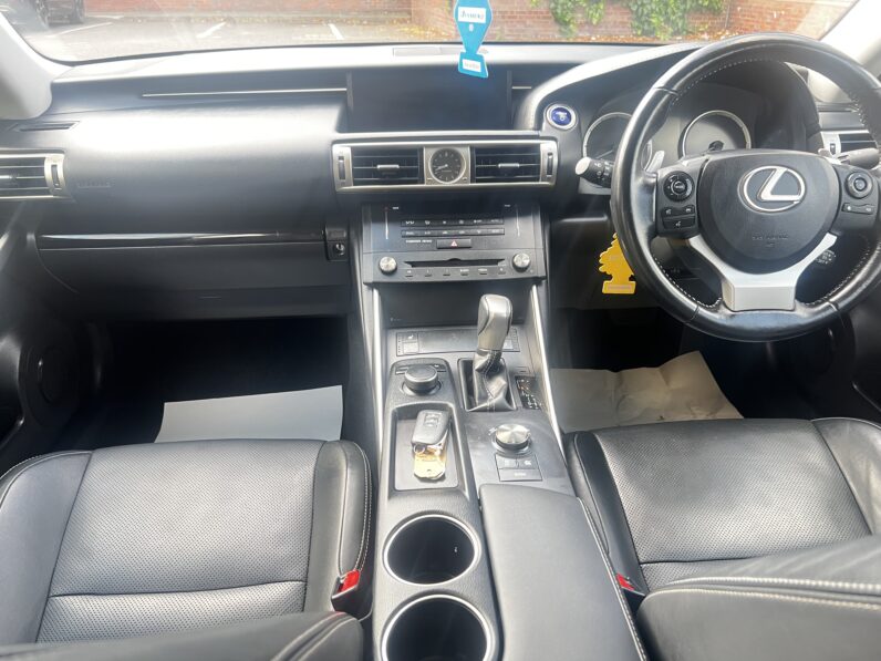 Lexus IS 2.5 300h Advance E-CVT Euro 6 (s/s) 4dr