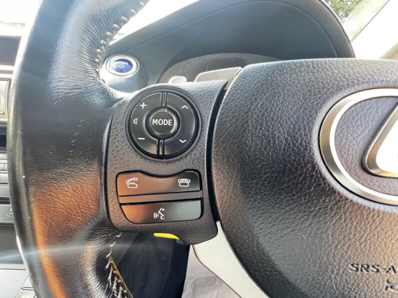 Lexus IS 2.5 300h Advance E-CVT Euro 6 (s/s) 4dr