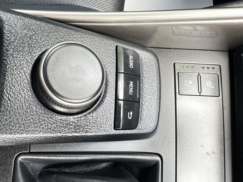 Lexus IS 2.5 300h Advance E-CVT Euro 6 (s/s) 4dr