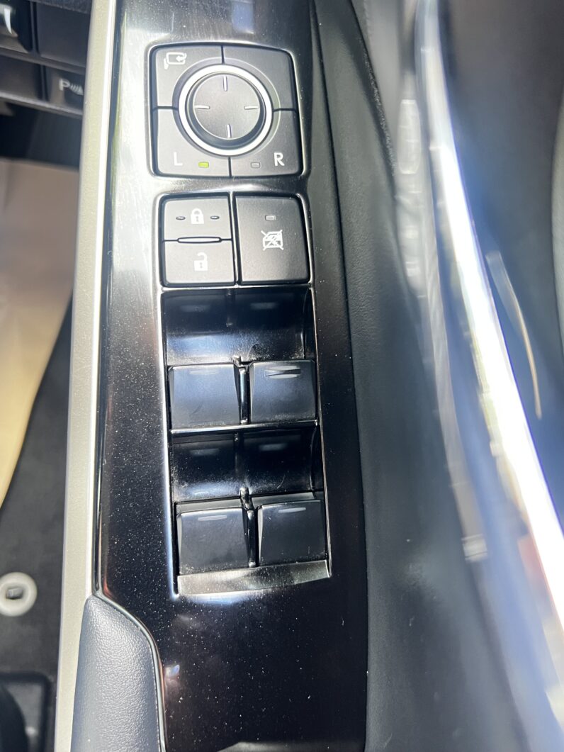 Lexus IS 2.5 300h Advance E-CVT Euro 6 (s/s) 4dr