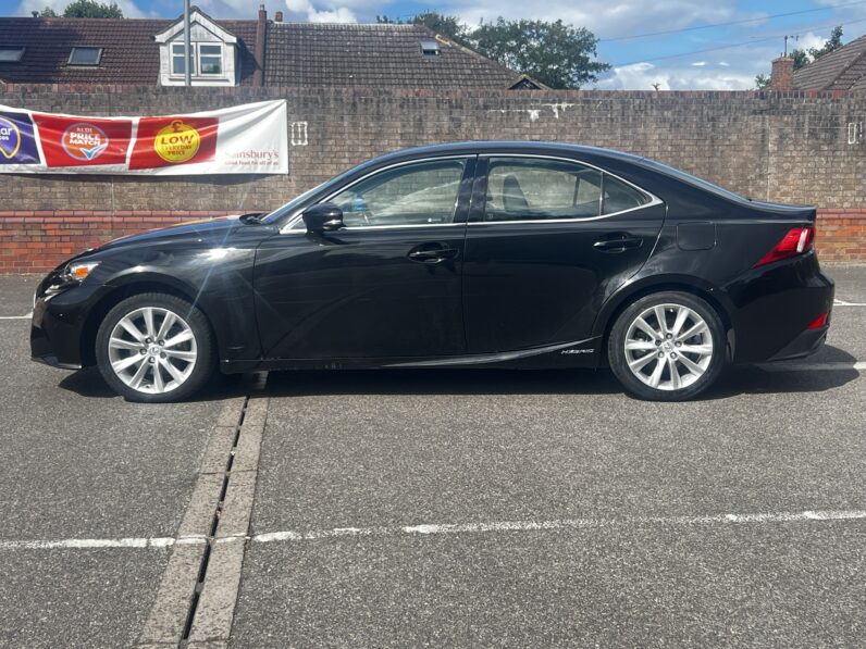 Lexus IS 2.5 300h Advance E-CVT Euro 6 (s/s) 4dr