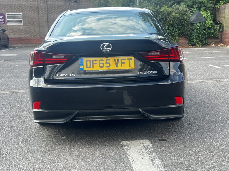 Lexus IS 2.5 300h Advance E-CVT Euro 6 (s/s) 4dr