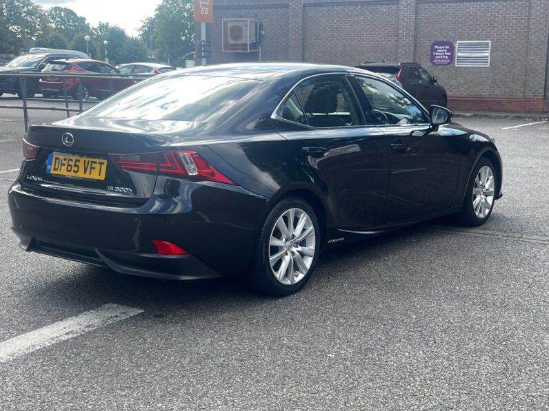 Lexus IS 2.5 300h Advance E-CVT Euro 6 (s/s) 4dr