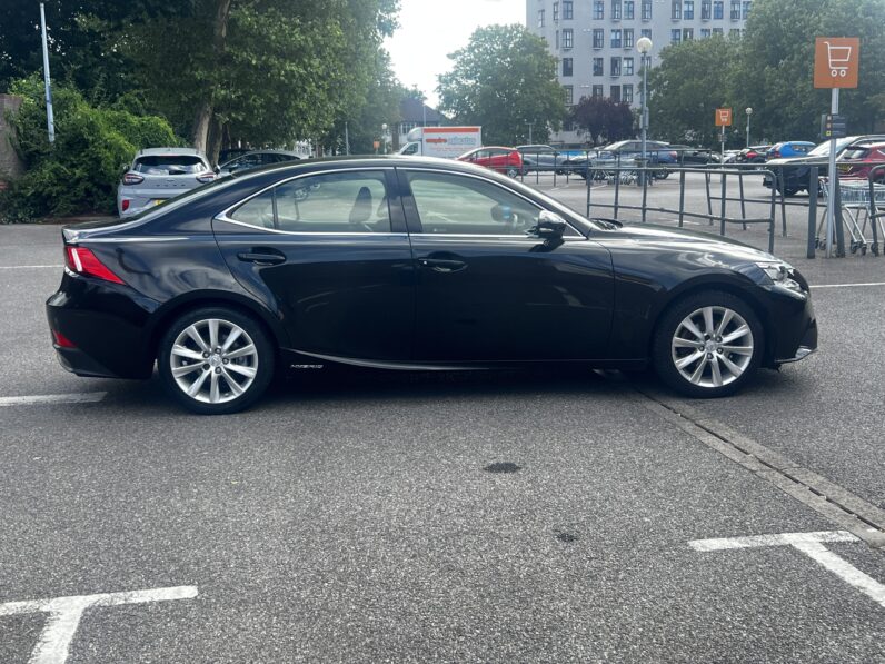 Lexus IS 2.5 300h Advance E-CVT Euro 6 (s/s) 4dr