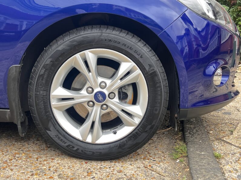 Ford Focus 1.6 Zetec Powershift Euro 5 5dr WR14ORJ