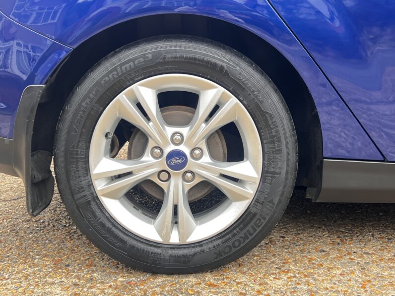 Ford Focus 1.6 Zetec Powershift Euro 5 5dr WR14ORJ