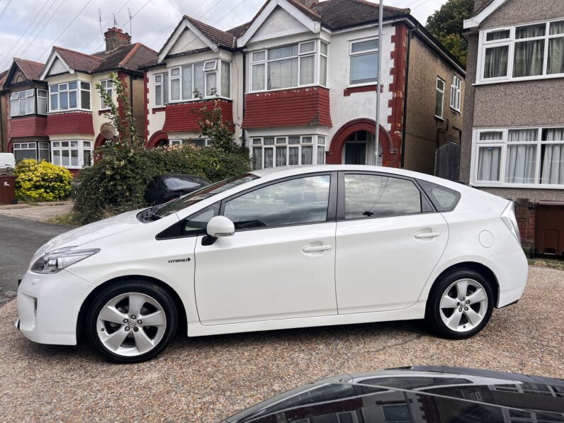 Toyota Prius 1.8 VVT-h T Spirit CVT Euro 5 (s/s) 5dr, HJ64OEU