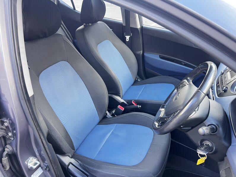 Hyundai i10 1.0 Premium Euro 5 5dr, RE66UGT