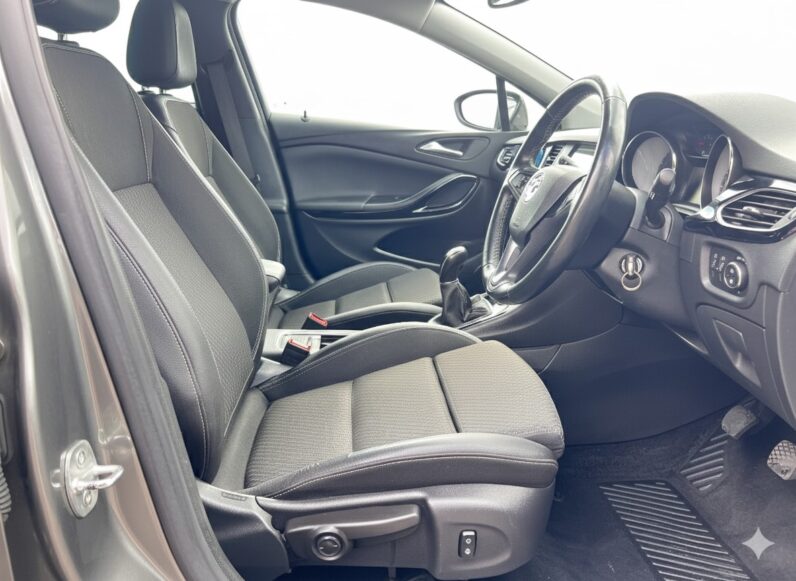 Vauxhall Astra 1.6 CDTi BlueInjection Griffin Euro 6 (s/s) 5dr, EX69HVP