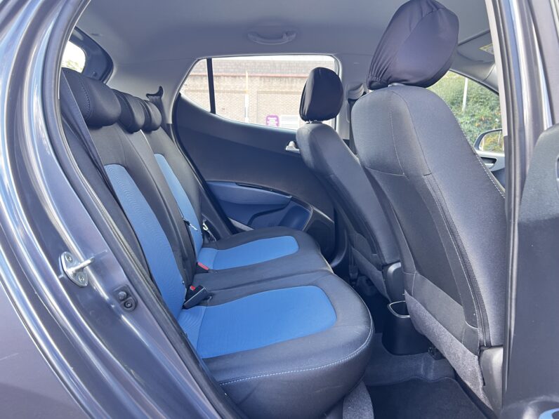 Hyundai i10 1.0 Premium Euro 5 5dr, RE66UGT