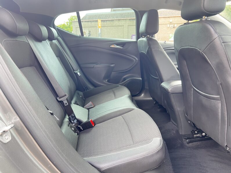 Vauxhall Astra 1.6 CDTi BlueInjection Griffin Euro 6 (s/s) 5dr, EX69HVP