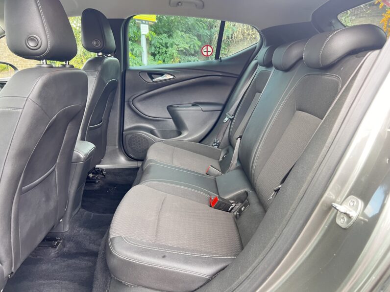 Vauxhall Astra 1.6 CDTi BlueInjection Griffin Euro 6 (s/s) 5dr, EX69HVP