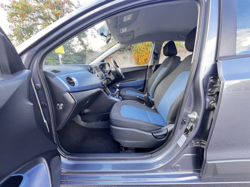 Hyundai i10 1.0 Premium Euro 5 5dr, RE66UGT