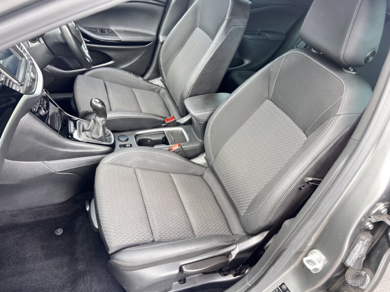 Vauxhall Astra 1.6 CDTi BlueInjection Griffin Euro 6 (s/s) 5dr, EX69HVP