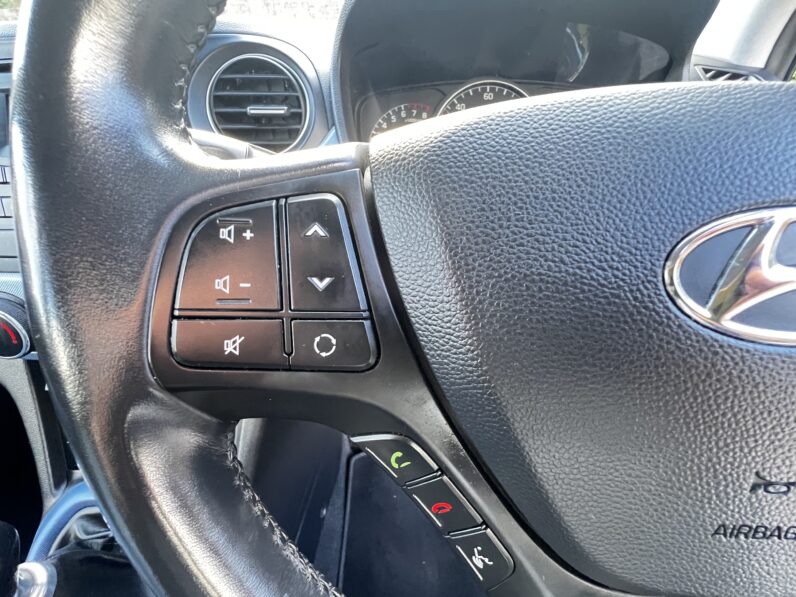 Hyundai i10 1.0 Premium Euro 5 5dr, RE66UGT