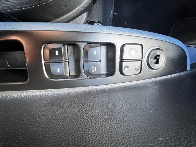 Hyundai i10 1.0 Premium Euro 5 5dr, RE66UGT