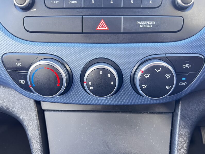 Hyundai i10 1.0 Premium Euro 5 5dr, RE66UGT