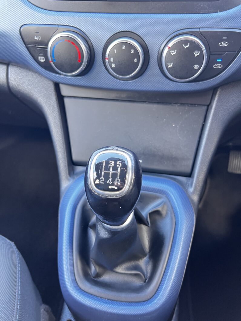 Hyundai i10 1.0 Premium Euro 5 5dr, RE66UGT