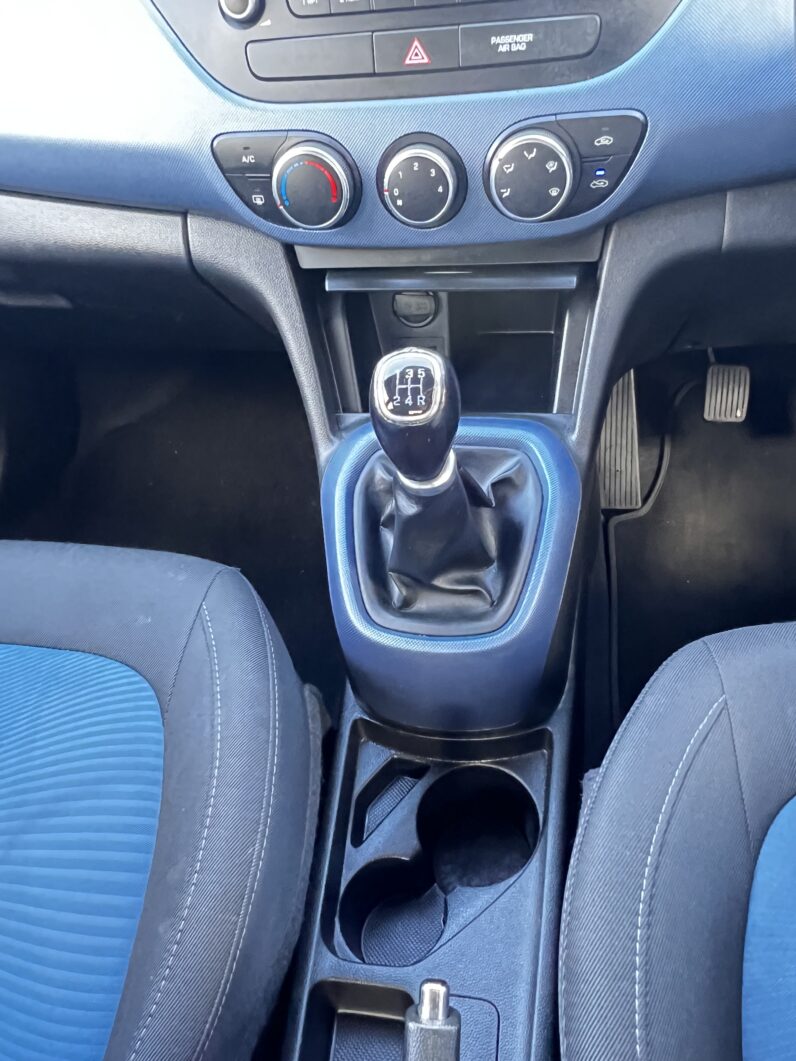 Hyundai i10 1.0 Premium Euro 5 5dr, RE66UGT