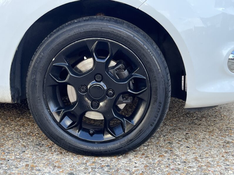 Ford Fiesta 1.25 Zetec Hatchback 3dr Petrol Manual (129 g/km, 81 bhp), BT11NZP