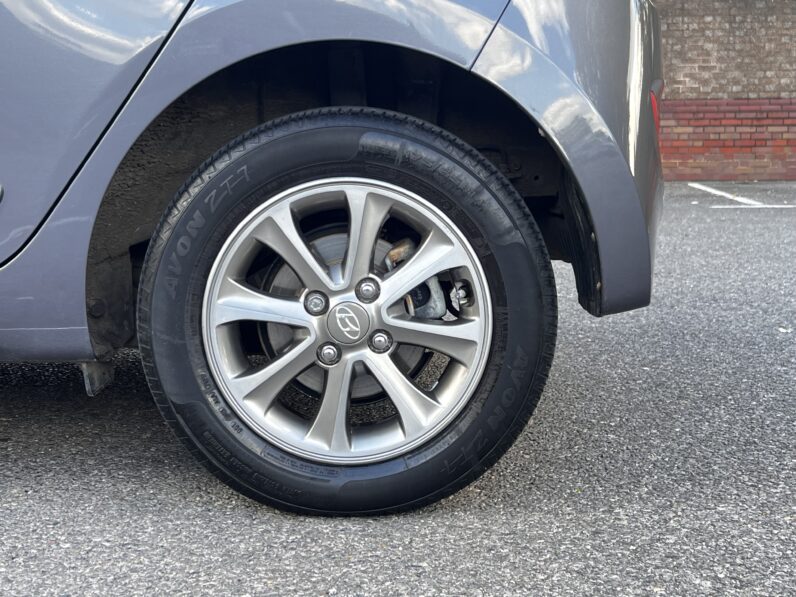 Hyundai i10 1.0 Premium Euro 5 5dr, RE66UGT