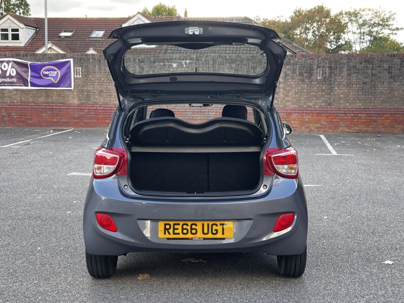 Hyundai i10 1.0 Premium Euro 5 5dr, RE66UGT